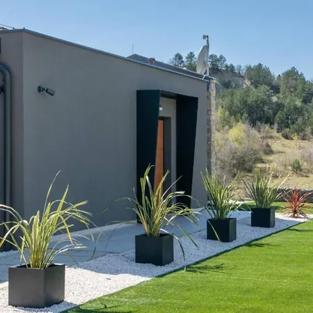 Two Bedroom With Pool Hum