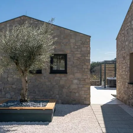 Two Bedroom With Pool *