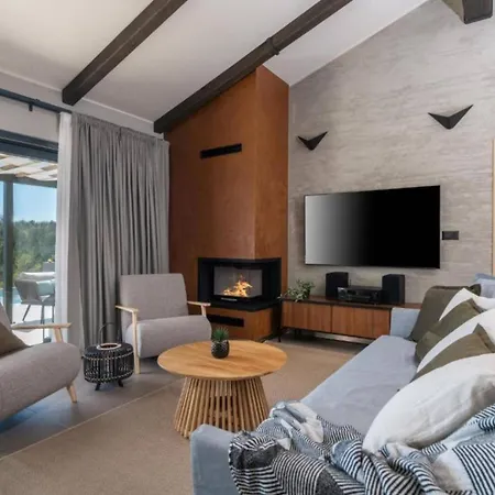 Two Bedroom With Pool Villa Hum