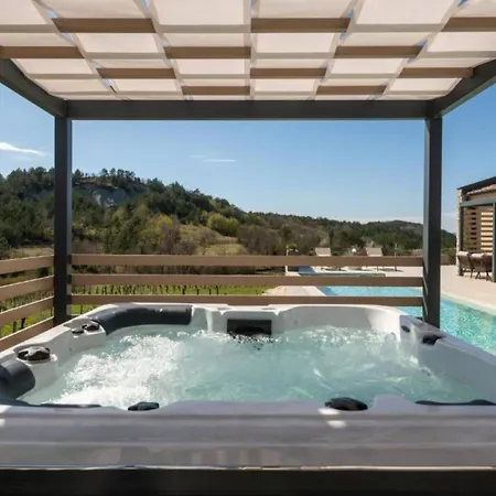 Two Bedroom With Pool *